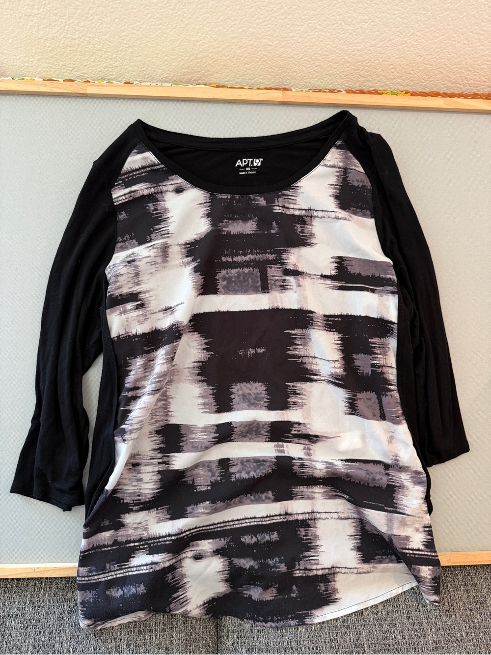 Apt. 9 Black & White Abstract Raglan Long Sleeve Tee